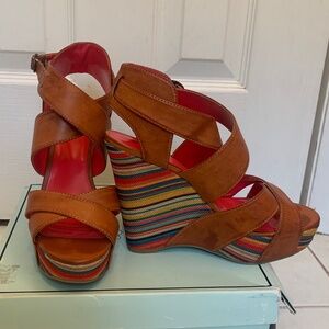 Unlisted platform wedges